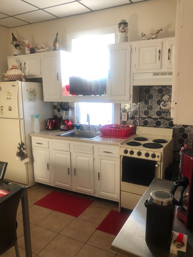 Photo - 924 Perry St Apartment Unit 8910d41d-0e4e-11eb-9ba0-024e14449321