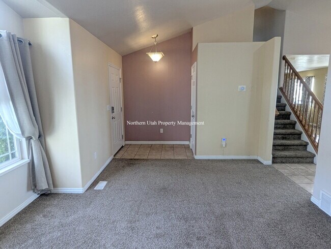 Photo - 4-Bed, 3.5 Bath Home with Scenic Views in South Ogden