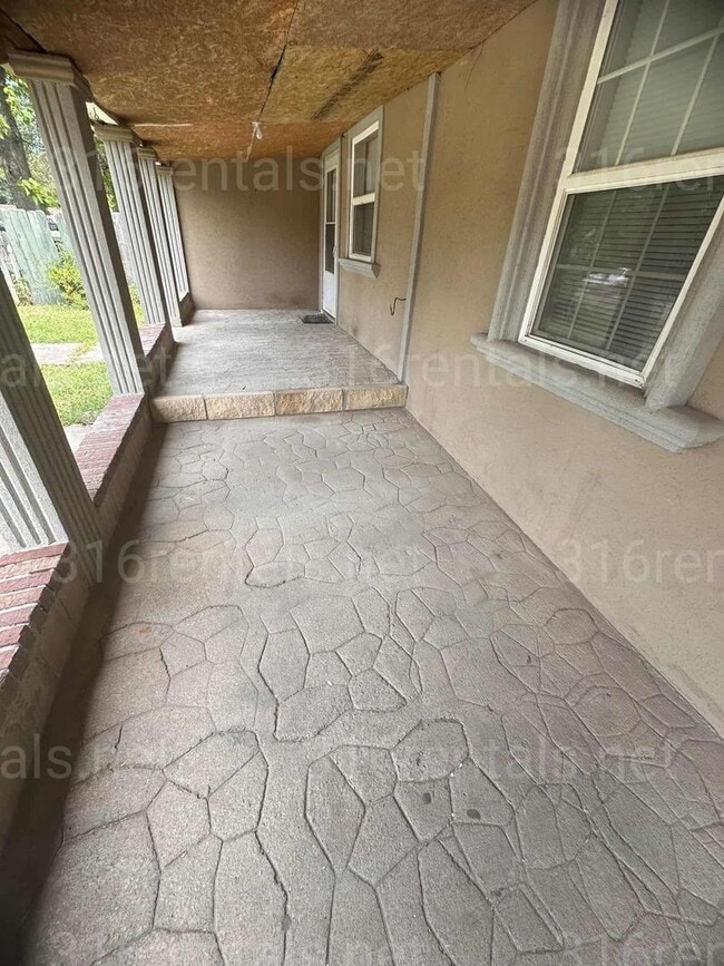 Photo - $1245 - 4 bedroom/ 2 bathroom - Single Fam...