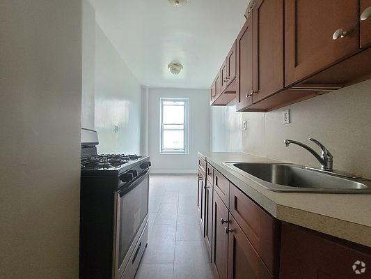 Building Photo - 1 bedroom in Bronx NY 10452 Unit 5C Rental