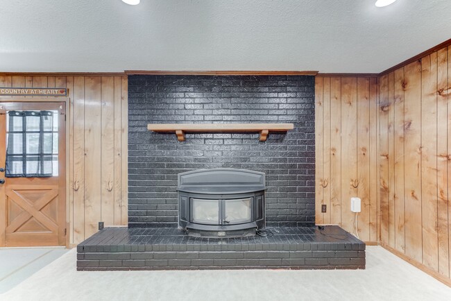 Photo - 305 Yaupon St