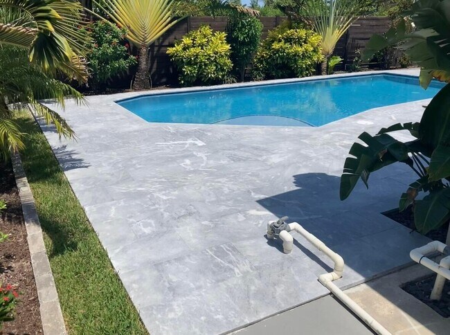 Photo - 702 Grove St