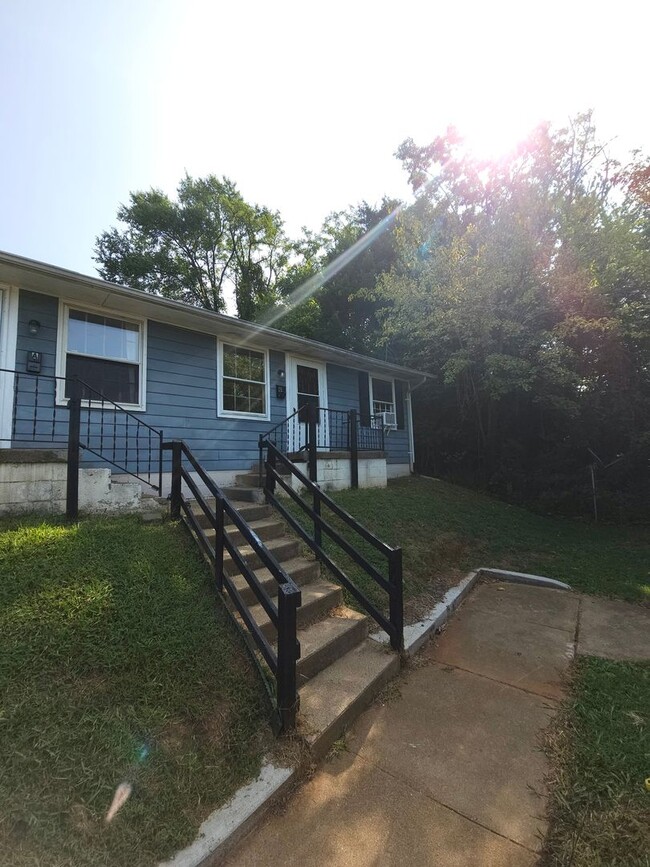 Photo - 1504 6th St SE Apartamento Unidad B