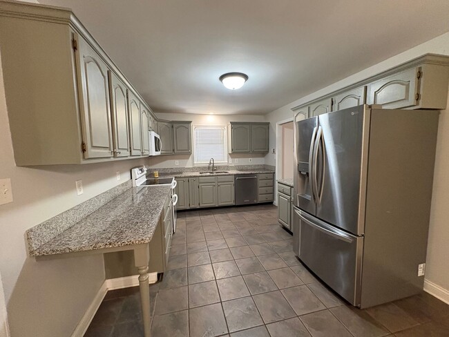 Photo - 420 W Windsor Cir