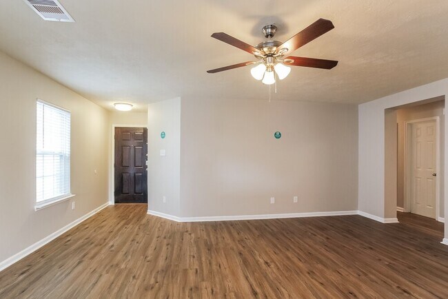 Photo - 8138 Sanders Glen Ln