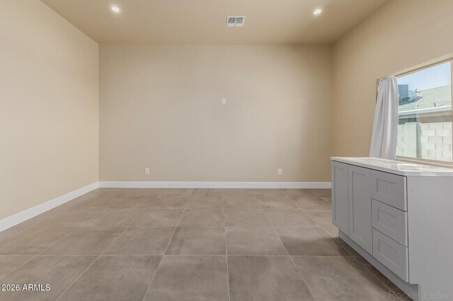 Photo - 1908 E Harvard St