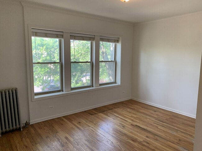 Photo - 1943 W Chase Ave Unit 2