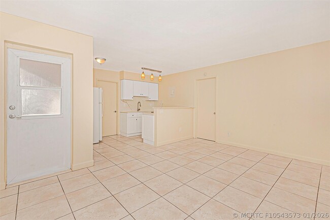 Photo - 2581 NE 11th Ct Unit 2585