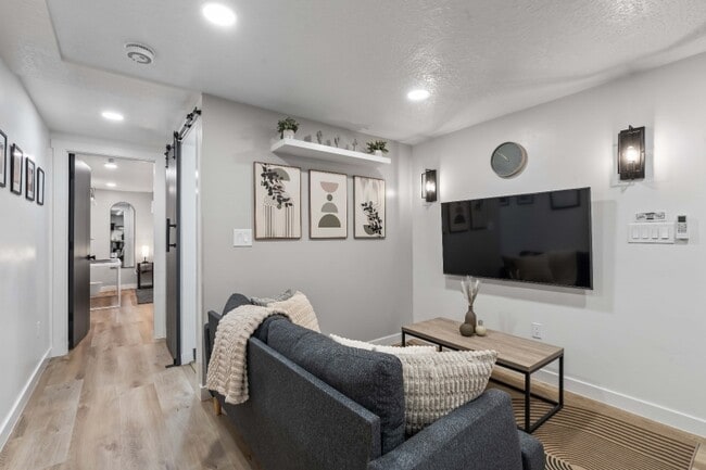 Photo - 610 W 5735 S