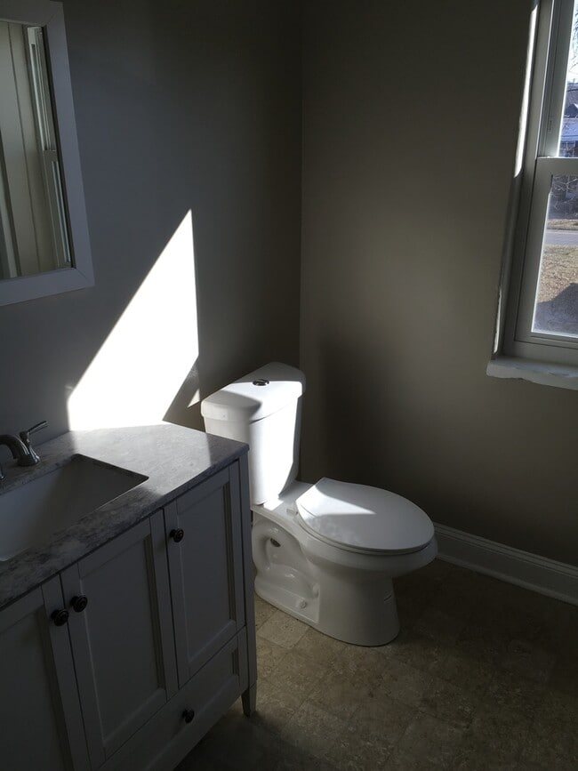 Photo - 4bdrm 1ba House for Rent $975 Central Heat & Air