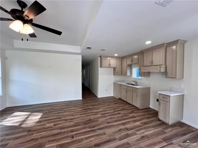 Photo - 11 E Llano Grande St