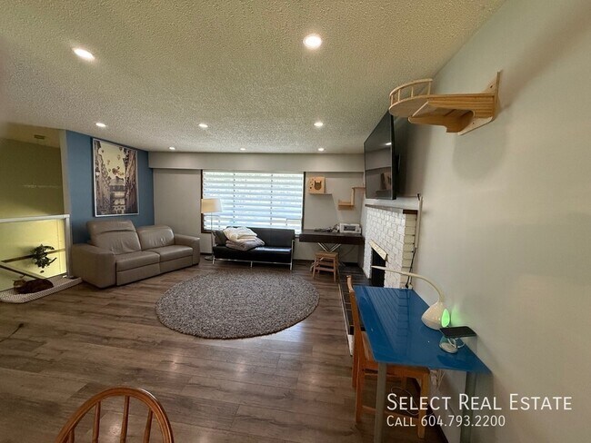 Photo - 260 Robertson Crescent