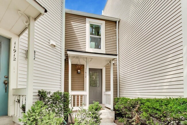 Photo - 2bd/2.5ba hideaway in the heart of Reston - incredible location $2750+util.