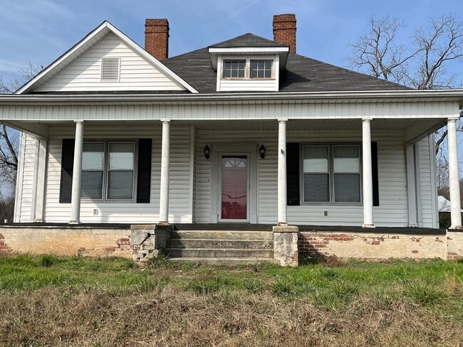 Building Photo - Charming 3-Bedroom Home with Multiple Fireplaces in Jonesboro