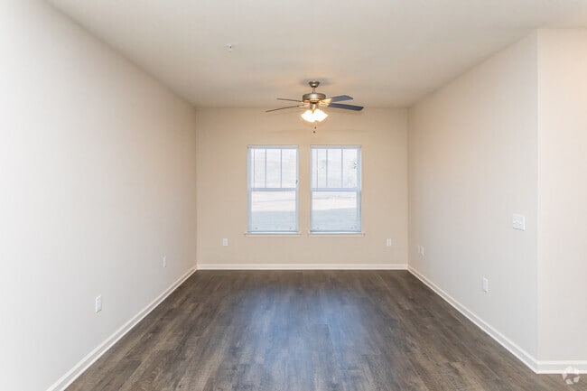 2BR, 1BA - 977SF