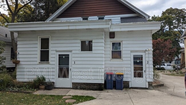 Photo - 36 Lowell Ave NE Unit 2