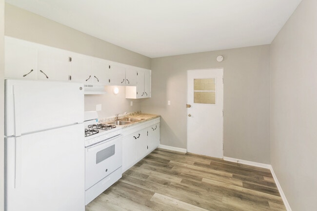 Photo - 991 Tollview Ave Unit 4