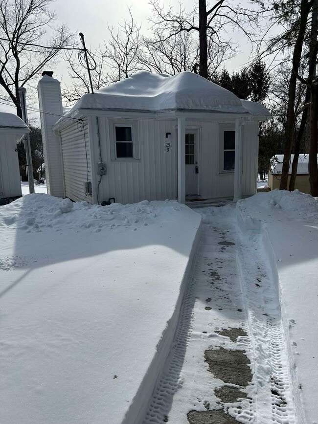 Building Photo - 28B Knapp Rd Unit 28B Knapp Rd