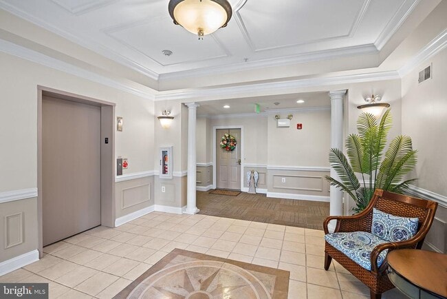 Building Photo - 4700 Water Park Dr Unit 4700-J
