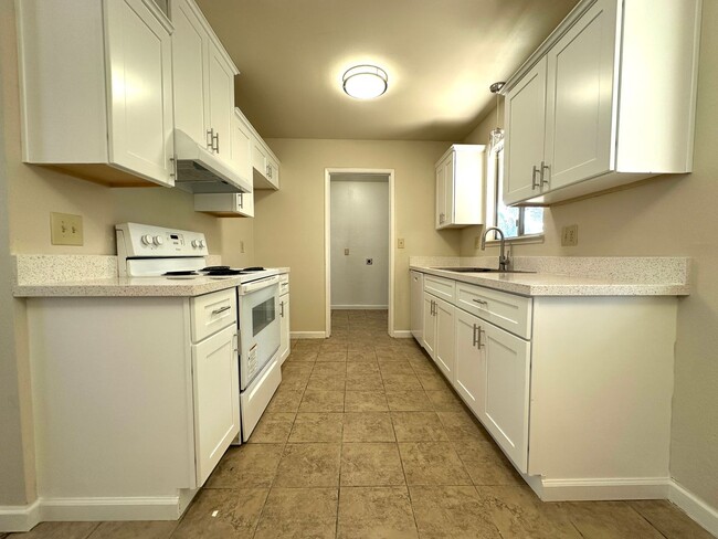 Photo - 525 Downing Ln
