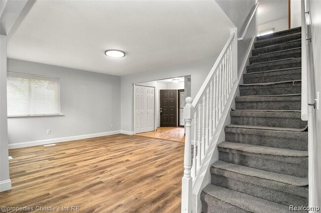 Photo - 21385 Deerfield Dr