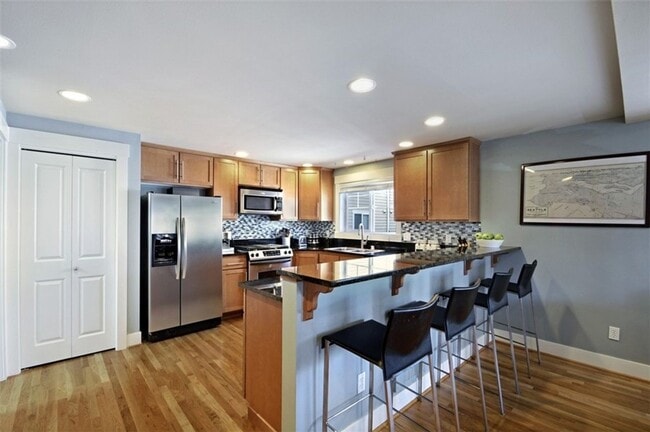 Photo - 8513B Stone Ave N