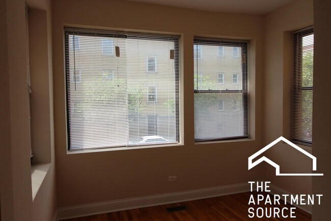 3216 W Argyle St Unit 1