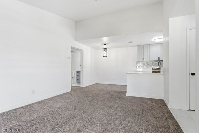 Photo - 5121 S Lindell Rd Unidad 206