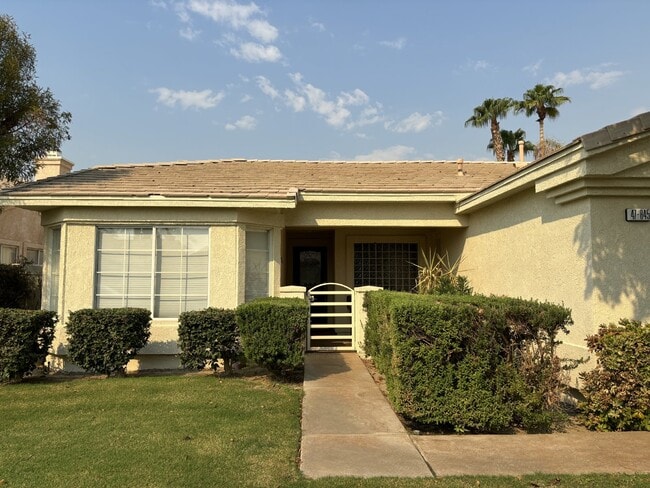 Furnished or Not!
Gated, 3 Bedrooms, pool/spa