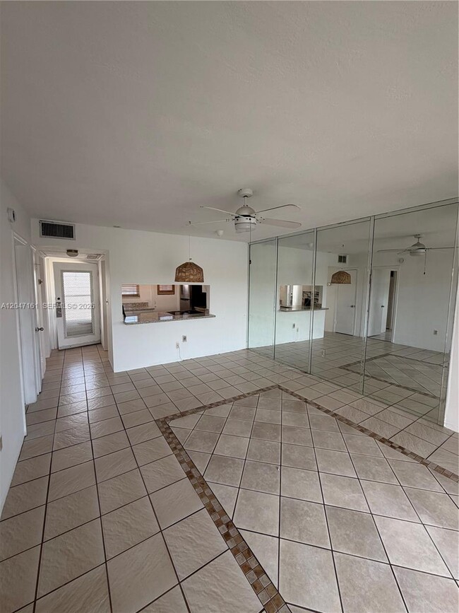 Photo - 2880 NE 203rd St Unidad 32
