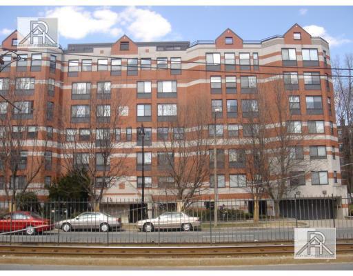 Building Photo - 1 bedroom in Brighton MA 02135 Unit 505 Rental