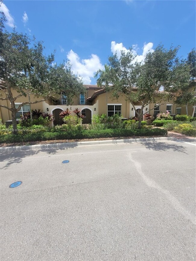 Photo - 1430 SW 147th Ter Townhome