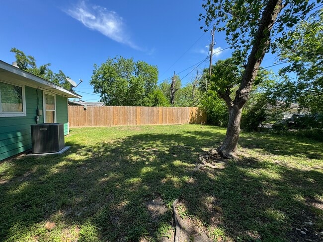 Photo - 5846 Westover St