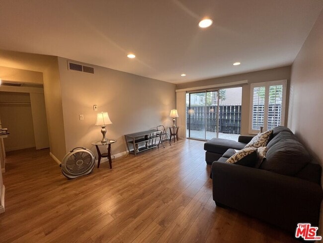 Photo - 18645 Hatteras St Unit 110