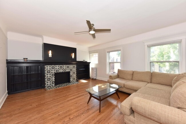 1714 E Kane Pl