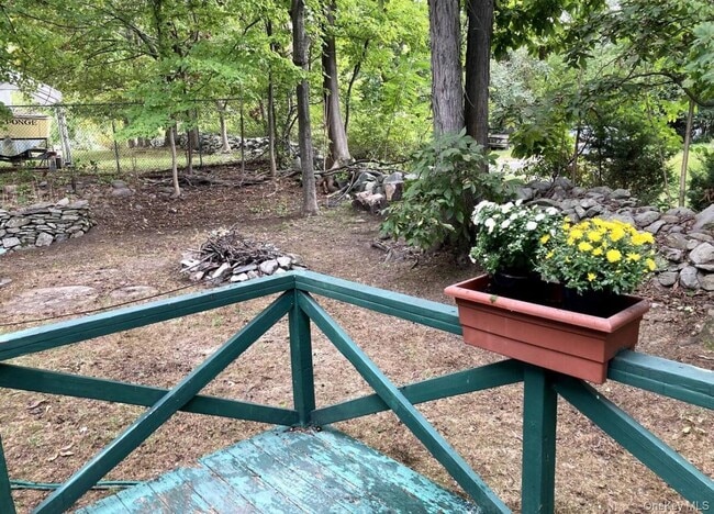 Photo - 21 De Russey Ln