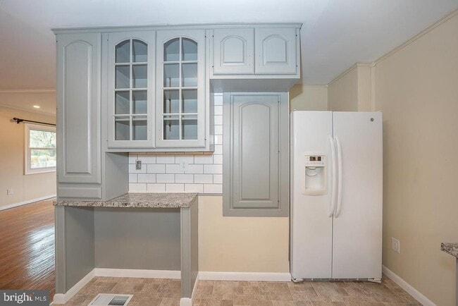 Photo - 437 Meadowcroft Rd