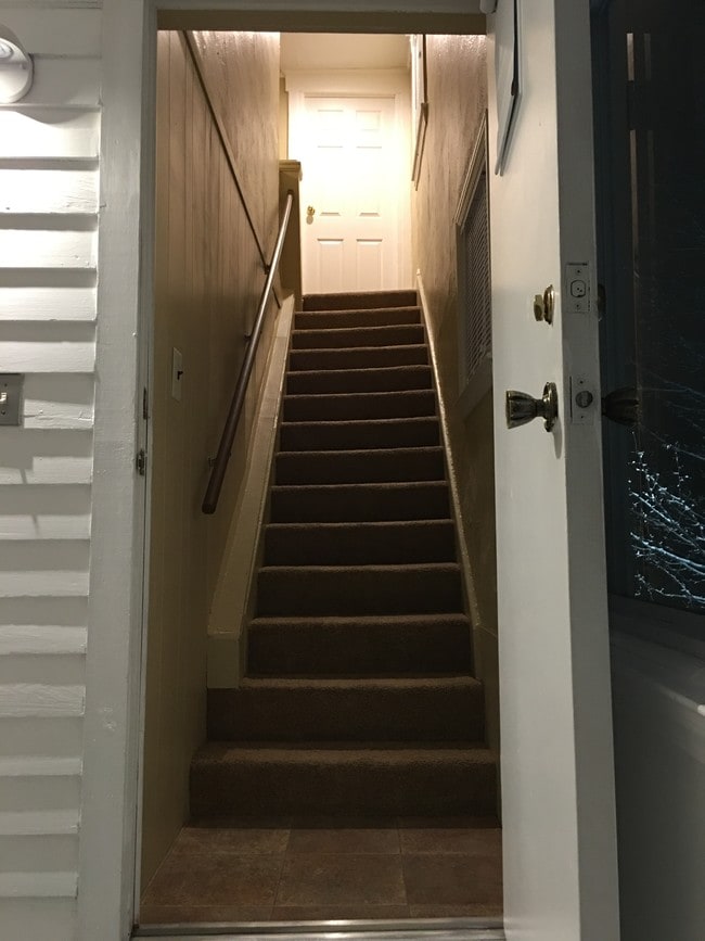 ENTRANCE - 133 Curry Ave Unit 2