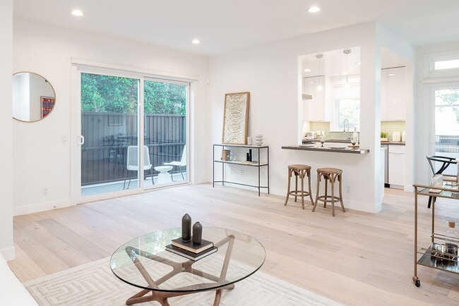 Building Photo - Off Melrose WEHO Unit 1 Rental