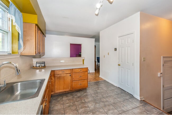 Photo - 273-273 Prince St