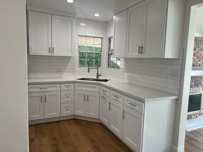 Kitchen - 17531 Tribune St