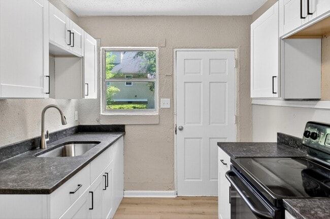 Photo - 437 Carver Ln