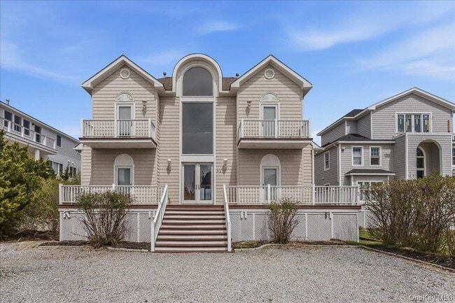 672 Dune Rd