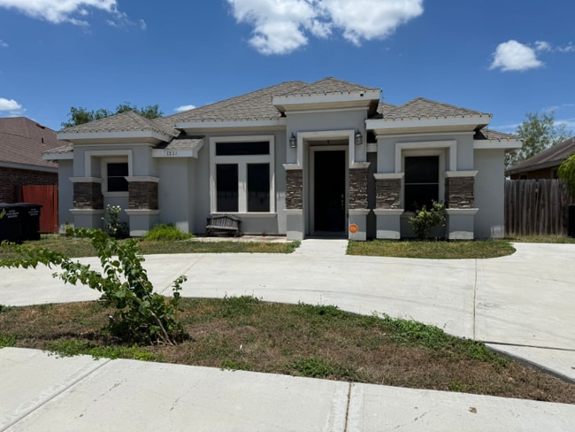 Building Photo - 1321 Combs Ave Rental
