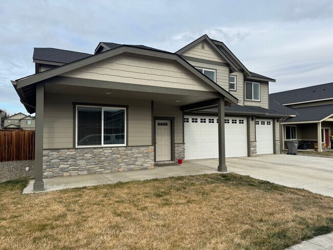 Photo - Spacious Vista View Home for Lease