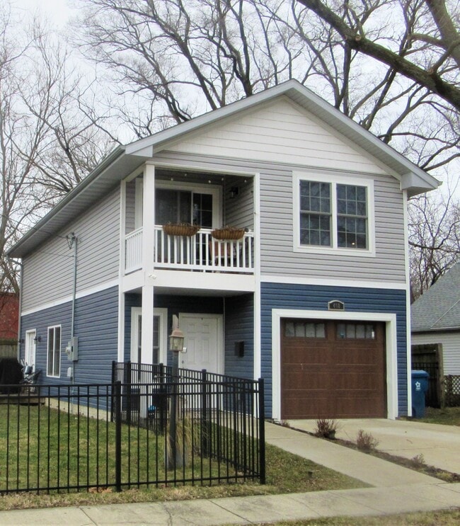 Building Photo - 408 W Maple St