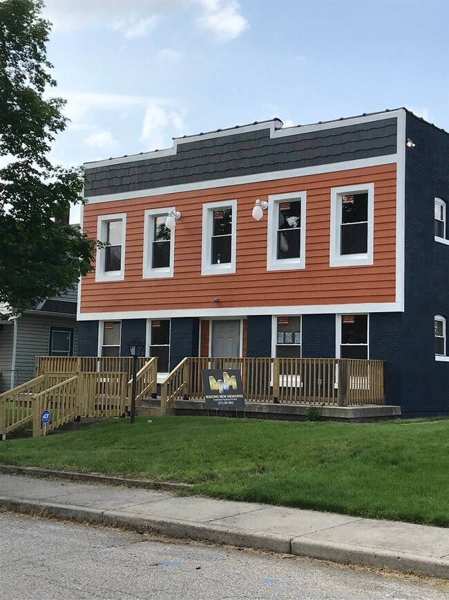 Apartment building - 828 W Roache St Unit TBD