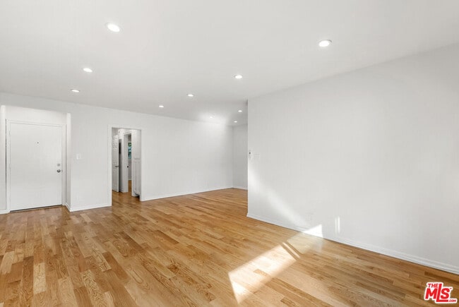 Photo - 1425 N Harper Ave Unit 3