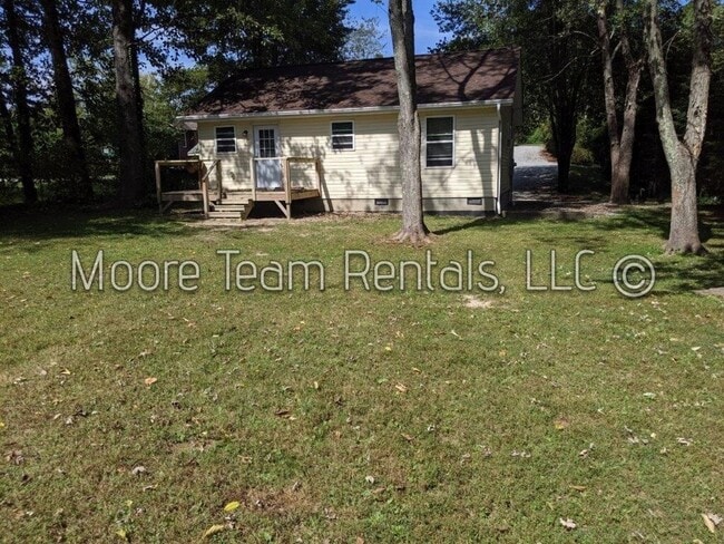 Photo - Cozy 2 Bed House with Deck & Yard