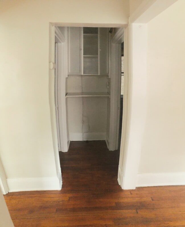 Hall - 203 N Plum St Unidad 4